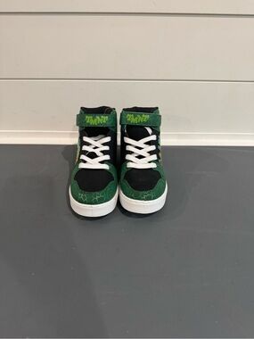 Kids High-Top Sneakers with Green and Black Accents - Durable Everyday Shoes